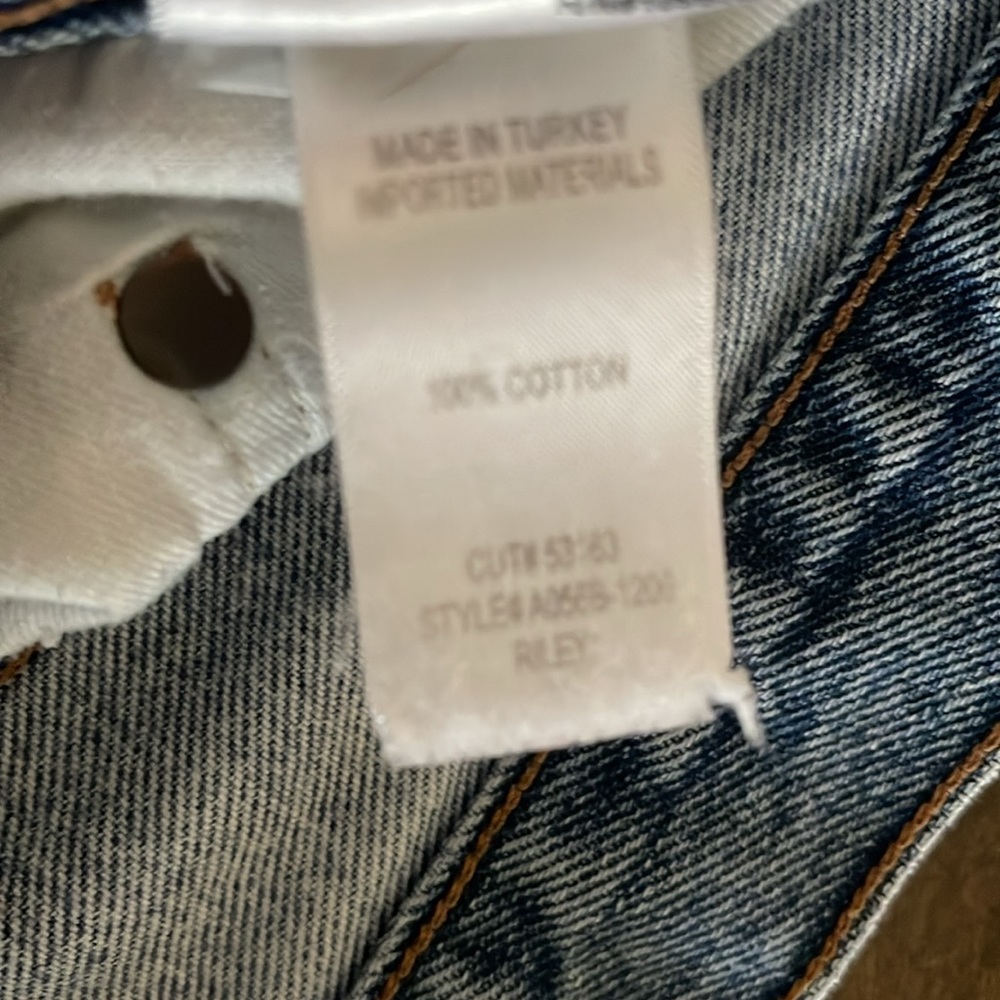Pre-loved AGOLDE Riley Size 29 w/Distressing Crop Button Fly - Picture 5 of 8